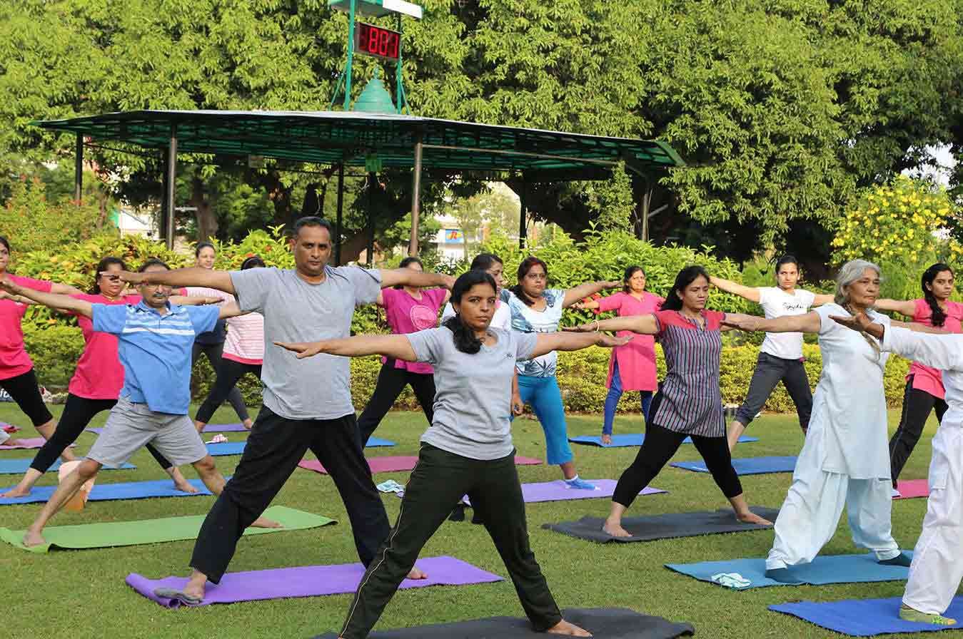 yoga_for_weight_loss_in_baroda_in_india18